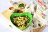 Ravioloni cotto affumicato e robiola senza lattosio con crema di carote, piselli, spinacini e anacardi tostati